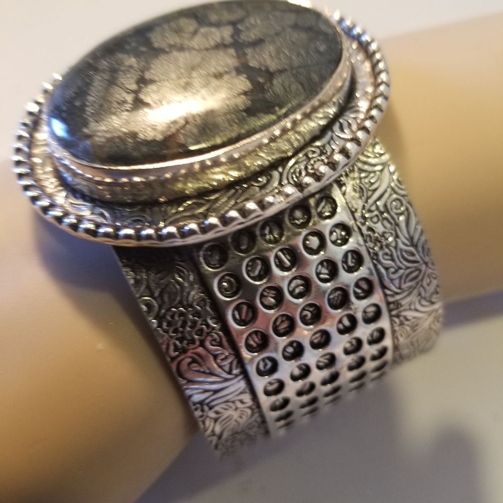 MAGNETIC BRACELET NWOT - Picture 7 of 16